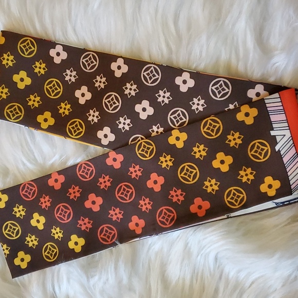 Accessory, Silk - Picture 3 of 3